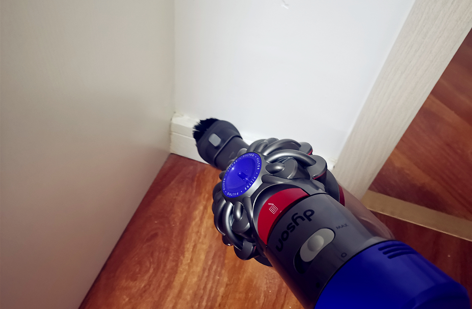 戴森dyson除螨仪手持吸尘器v7,dyson戴森v7吸尘器如何