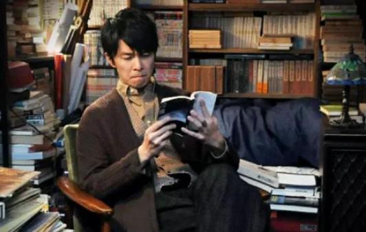 现在的年轻人啤酒里面泡枸杞,90后喝啤酒泡枸杞