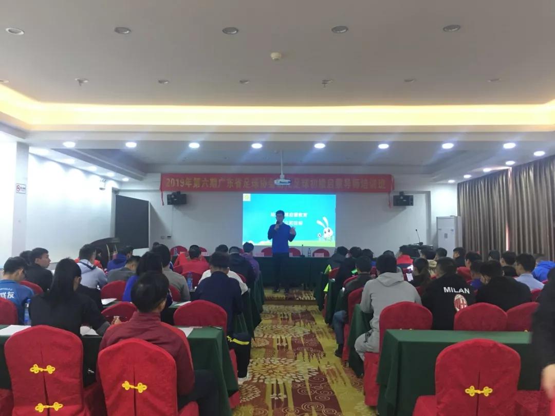 超萌幼兔,超萌兔公益足球直播课堂