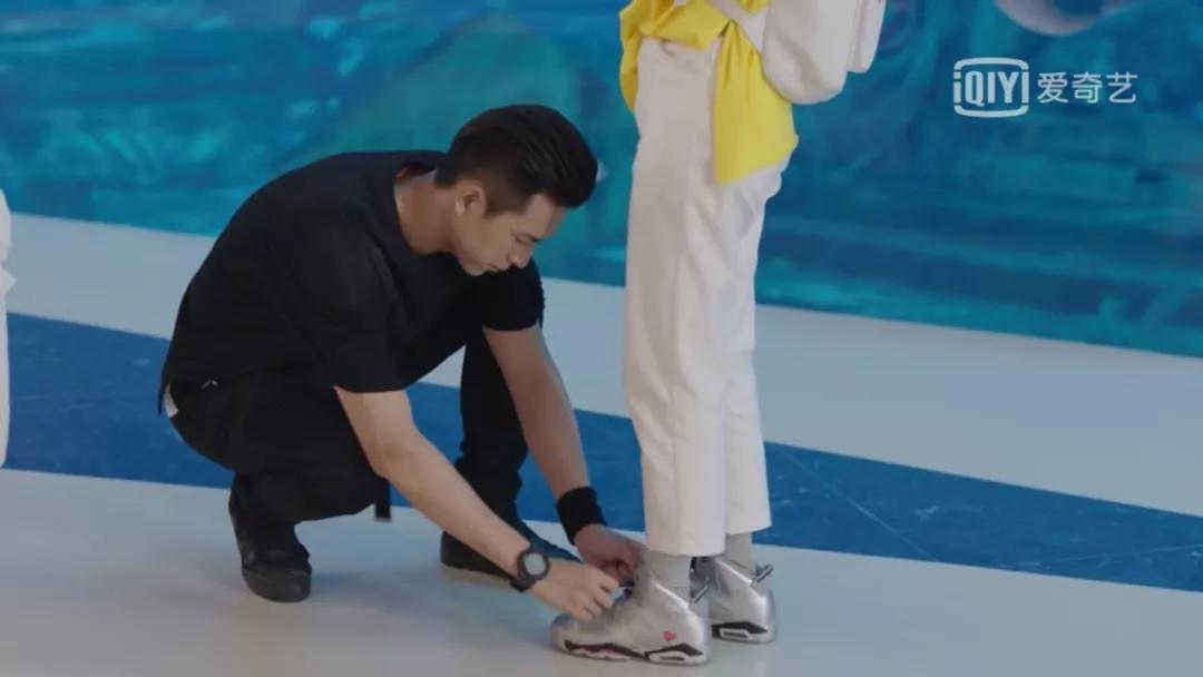 《亲爱的热爱的》:小甜妞佟年倒追高冷男神韩商言，齁甜