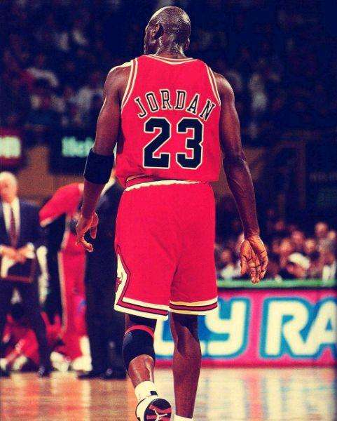 NBA历史最有意义的5款球衣：想击败乔丹的公牛，先要偷走红色球衣