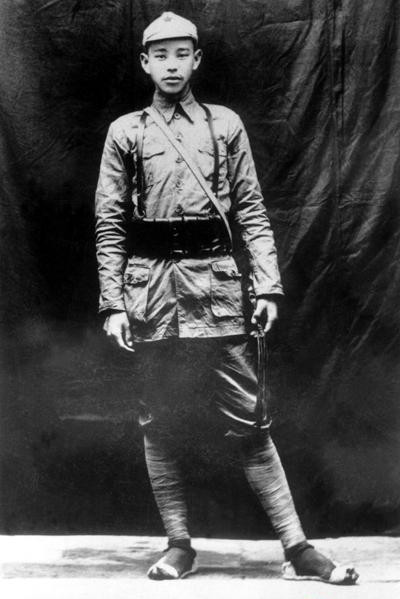 前妻的亲舅是元帅，妻子的亲哥是国家主席，他让衔上将成开国中将