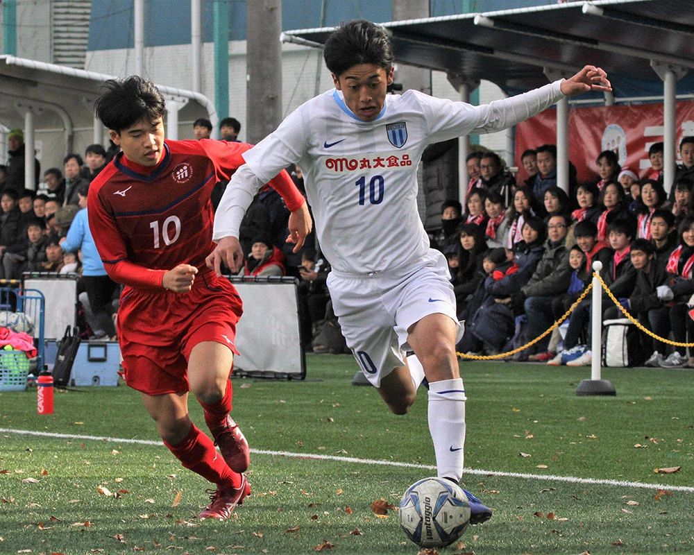 日本18岁足球天才学完驾照先做一件事他对于足球的执着无人能比