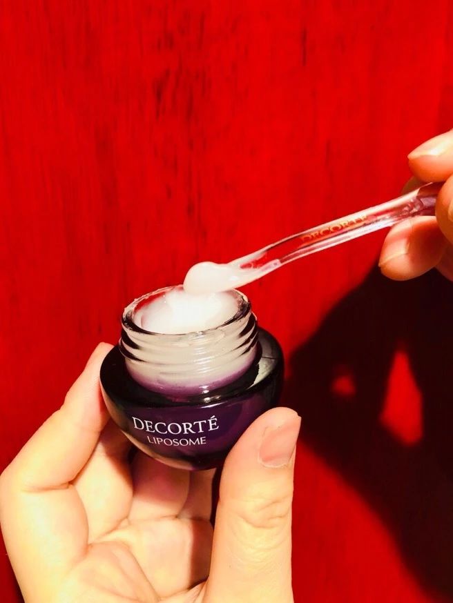 眼霜淡化黑眼圈正确使用方法,眼霜的正确使用方法去除黑眼圈