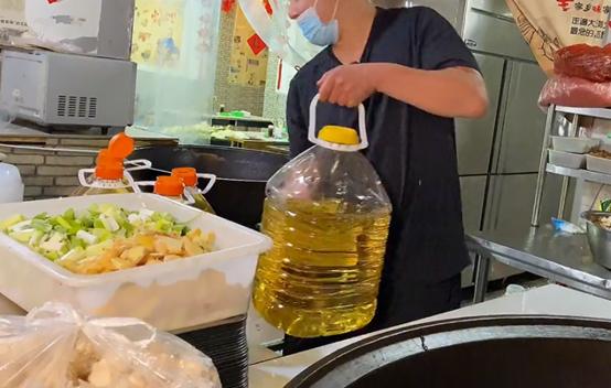 河南大锅菜一锅700碗一碗10块钱,河南农村喜宴大锅菜大全