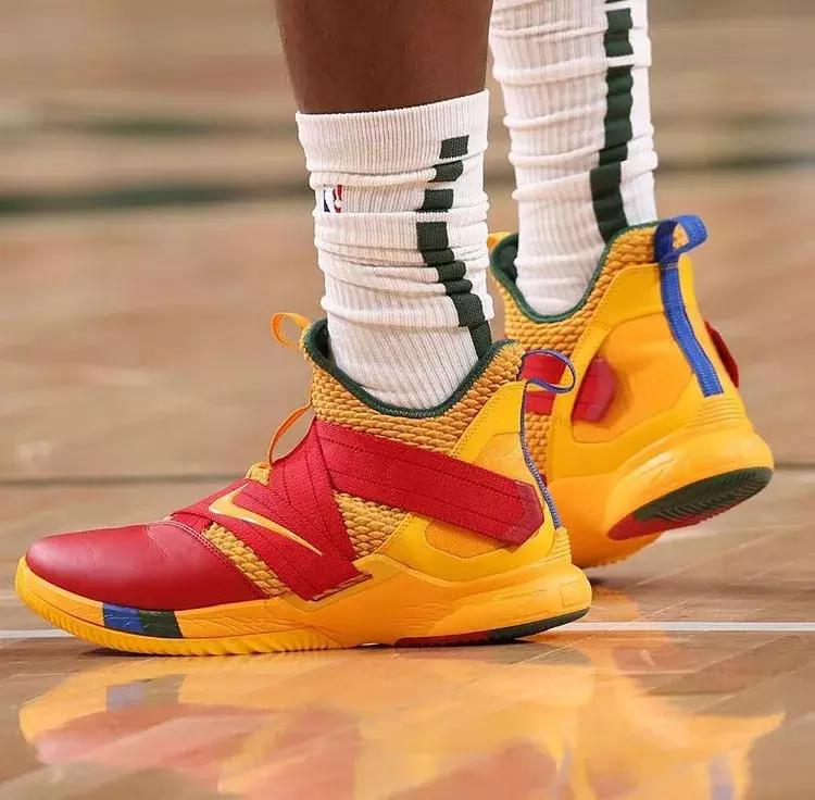 nba欧文5上脚图,nba今日上脚球鞋欧文6