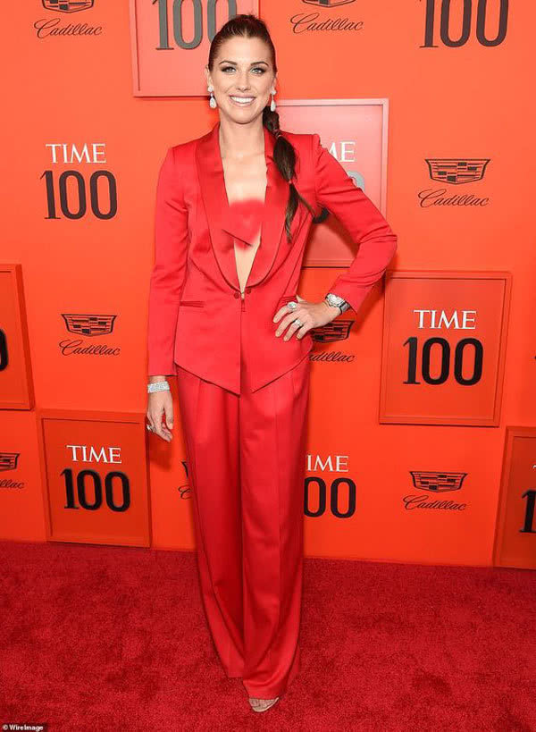 美国足坛第一女神孕7月仍训练,目标东京奥运会,肌肉腿堪比C罗