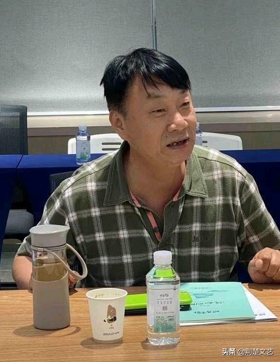 武汉老知青″探访无夏之都″湖北兴山县原野小镇