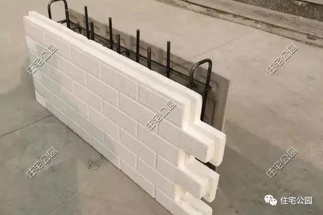 农村浇顶自建房,农村修建两层房屋15万小别墅