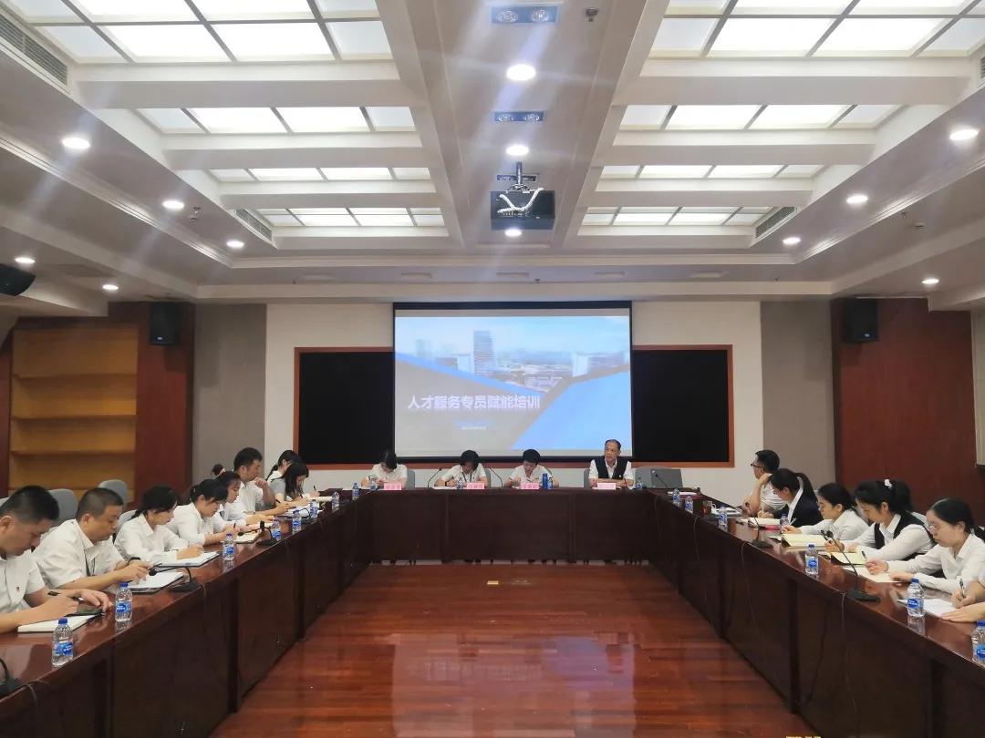 下足三重功夫全面推进人才工作,出实招出硬招推动人才工作