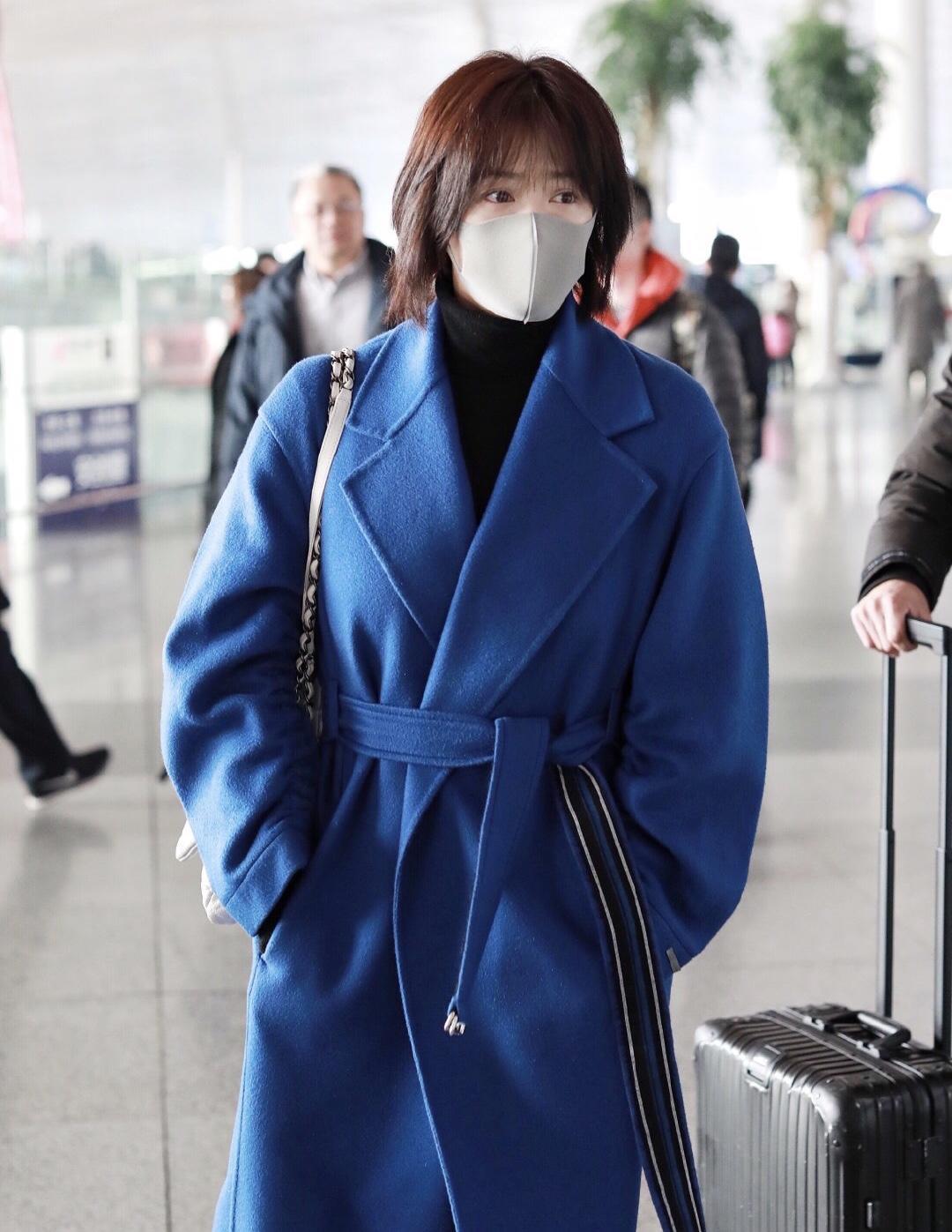 蒋欣同款大衣显瘦高级感正肩,蒋欣又换新发型意外减龄又高级