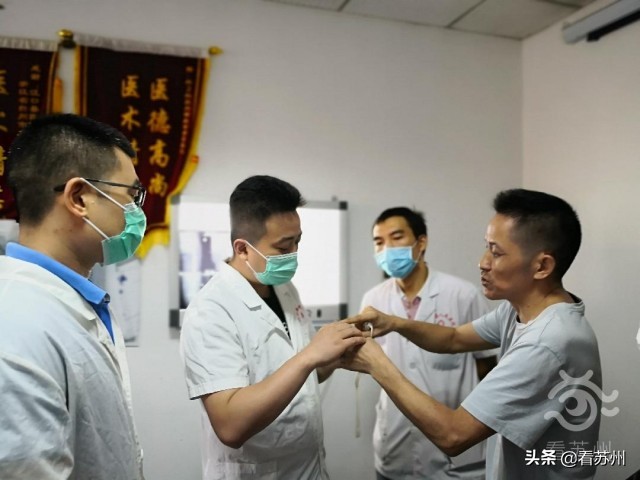 小女孩骨折神奇复位视频,骨折女孩正骨复位