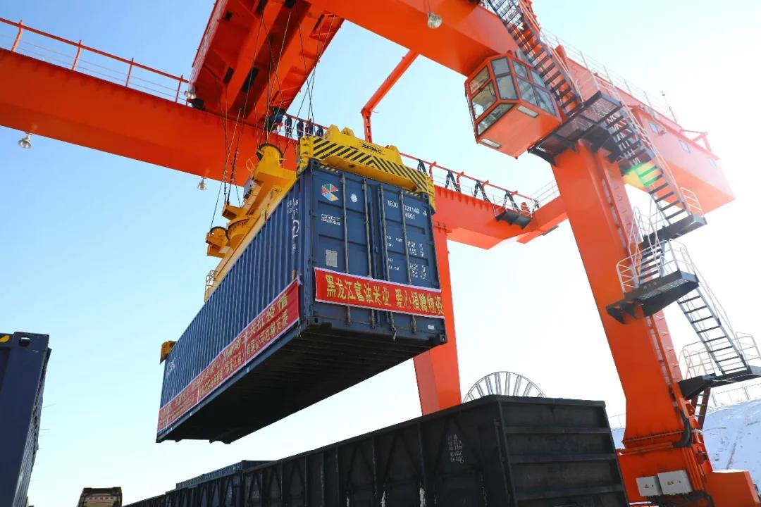 战疫情保春运铁路警察在行动,抗击疫情守护平安摄影征稿