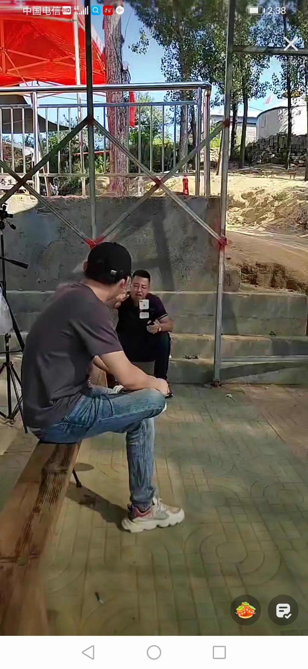 拉面哥拉面嫂一起出来,拉面哥拉面嫂现场