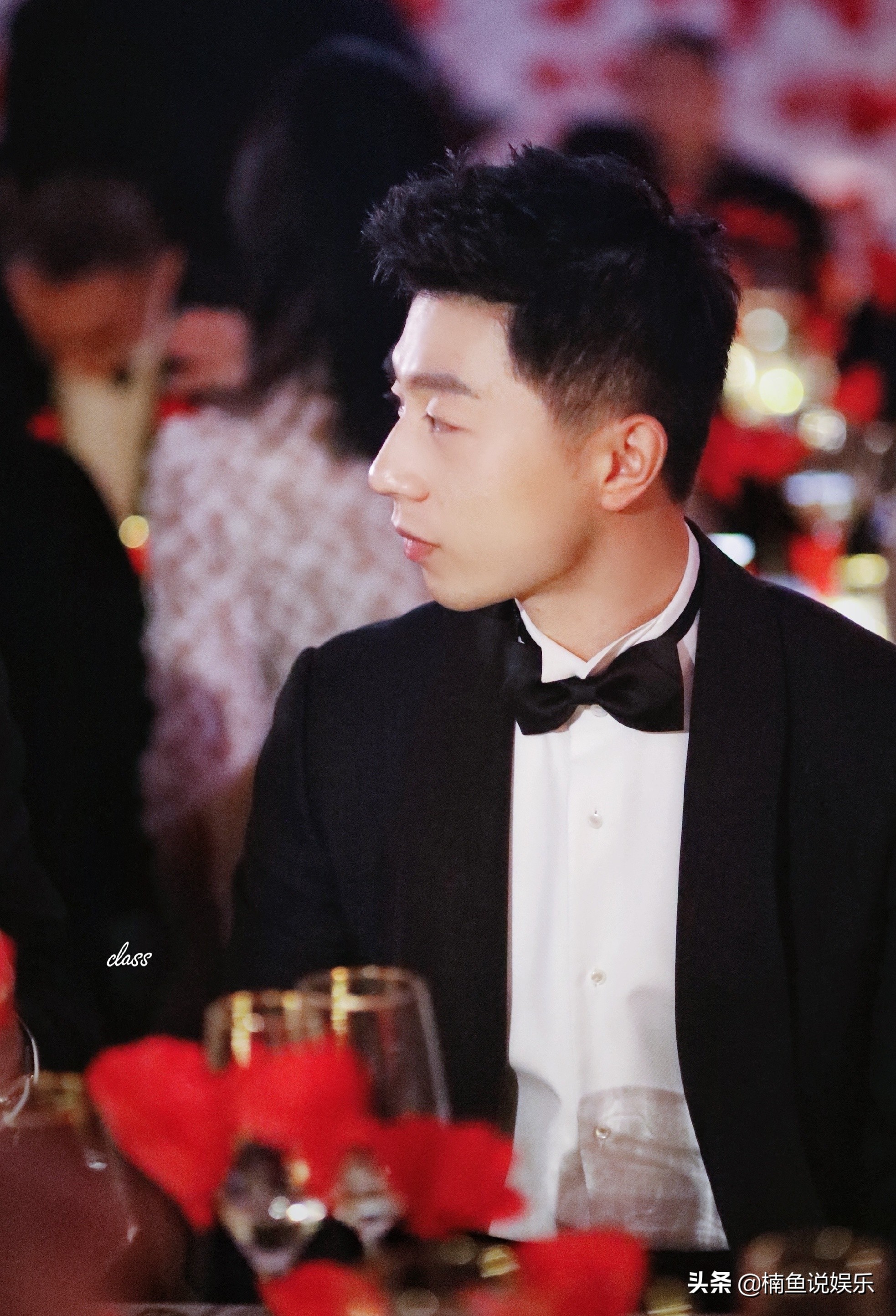 邓伦马龙罕见同框！大明星VS体坛冠军，西装造型帅气迷人