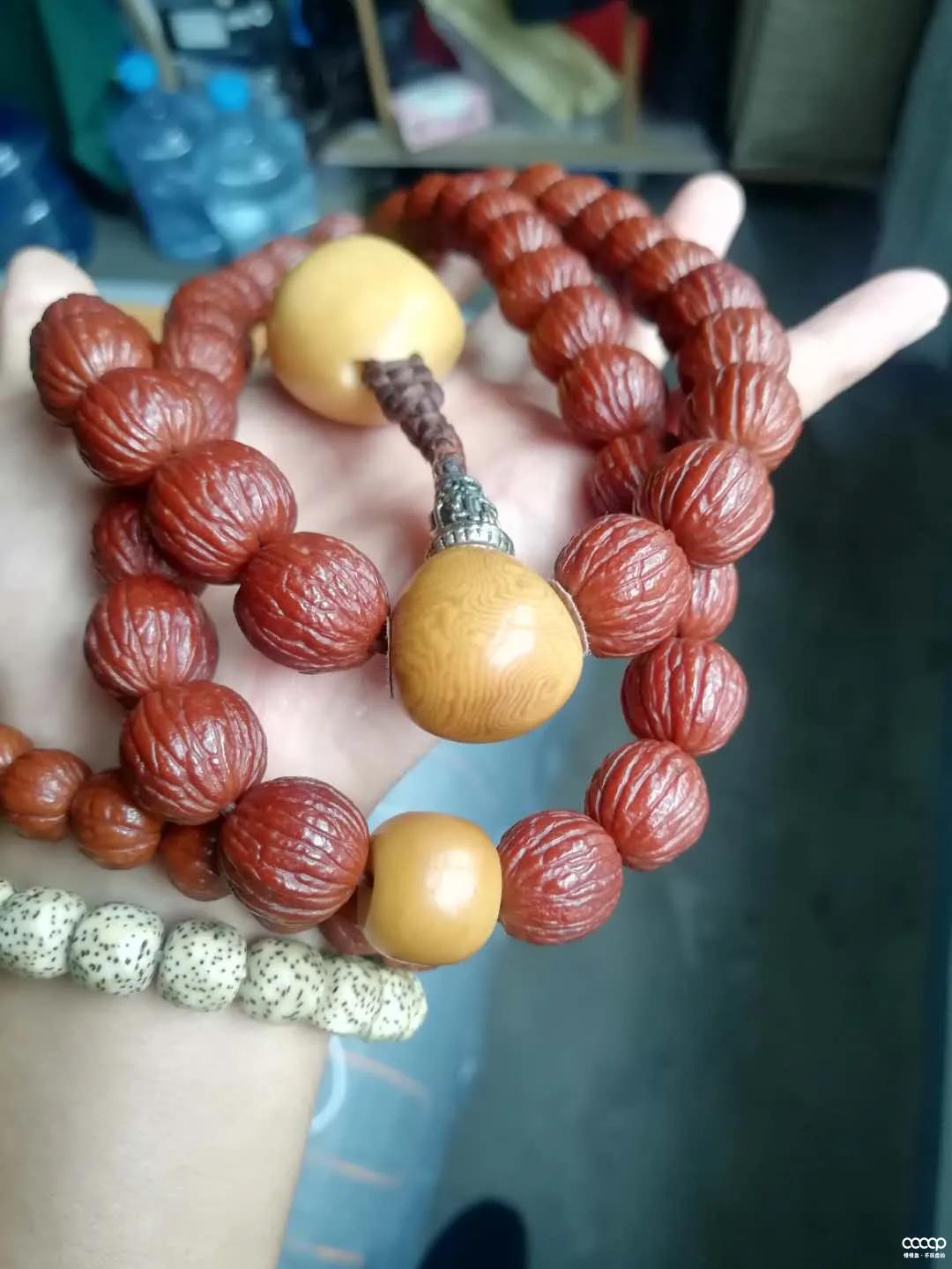 他试了一瓶“印度神油”,盘串6年,包浆妙啊