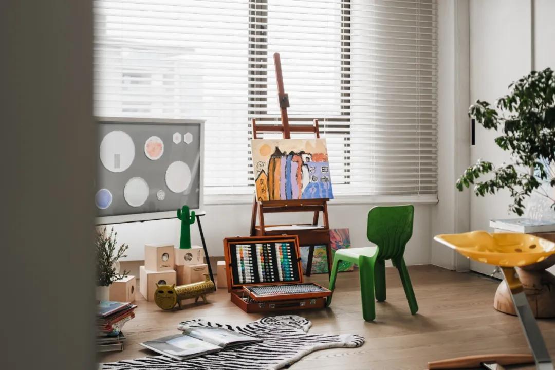 她从欧洲背回月球灯，“明明如月，何时可掇”，把家变成了艺术馆