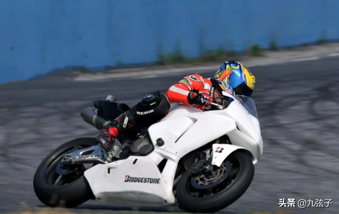 车评人陈震二环开什么车,二环十三郎陈震和车的合影