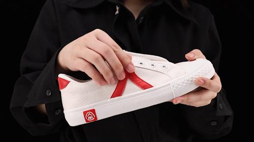 34年老国货再发力！89元刮起一阵帆布鞋风，金鹰节女神也没抵挡住