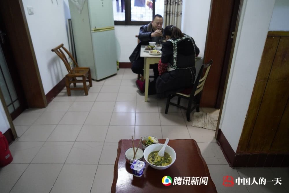 回家发烧到了39度,发烧38.6摄氏度在家该怎么处理