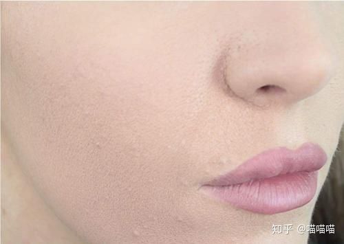 粉底遮脱妆不卡粉,夏天脱妆严重怎么回事