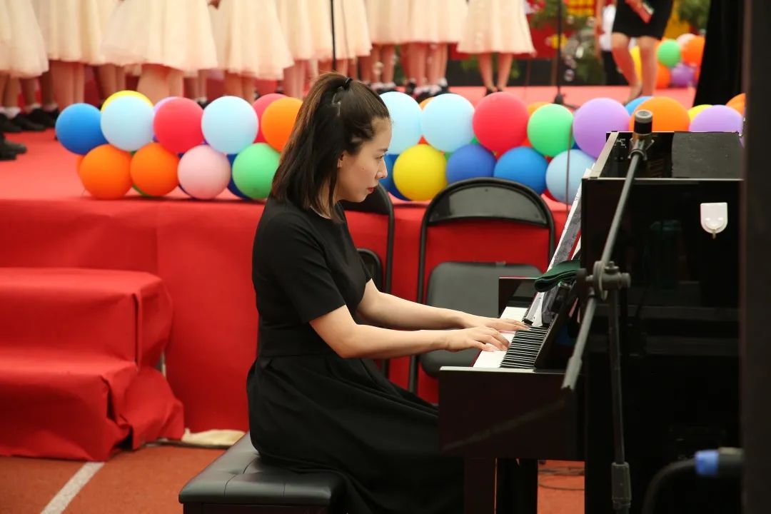 洛龙区第一实验小学学府校区“童心向*党**，梦想起航”游艺节活动