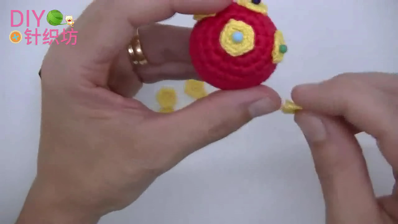 足球小玩偶挂件,足球钥匙扣编织