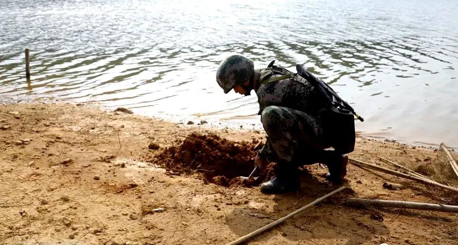 野外生存如何取水,野外生存取水怎么过滤瓶子
