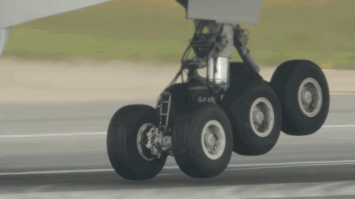 为什么很少见到飞机轮胎爆胎,飞机的轮胎那么小不怕爆胎吗