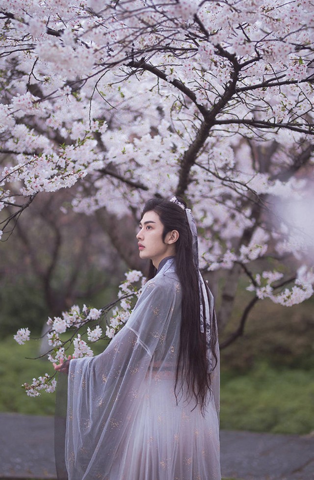 吟风·《词作》九首:冷月苍苍,幽思漫漫,闲步茫然难语