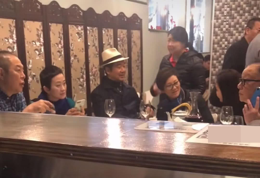 寮犻搧鏋椾笌8涓コ鏈嬪弸杩戠収,寮犻搧鏋楁渶婕備寒濂冲弸