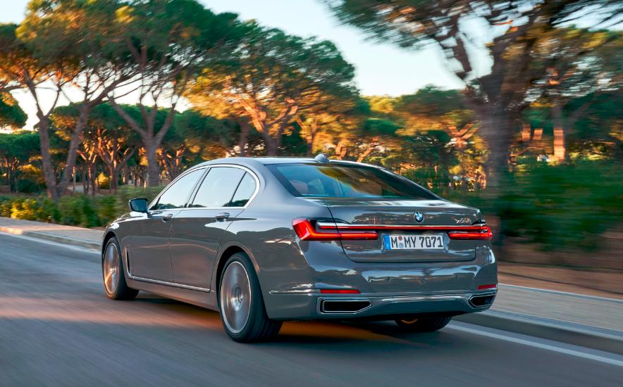 旗舰永远是旗舰！全球首测全新BMW7系
