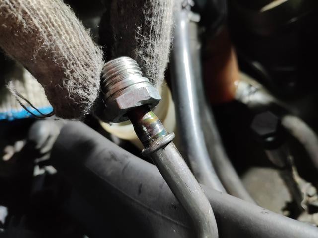 修理工修车失误导致车辆受损,修理工维修中犯了大错