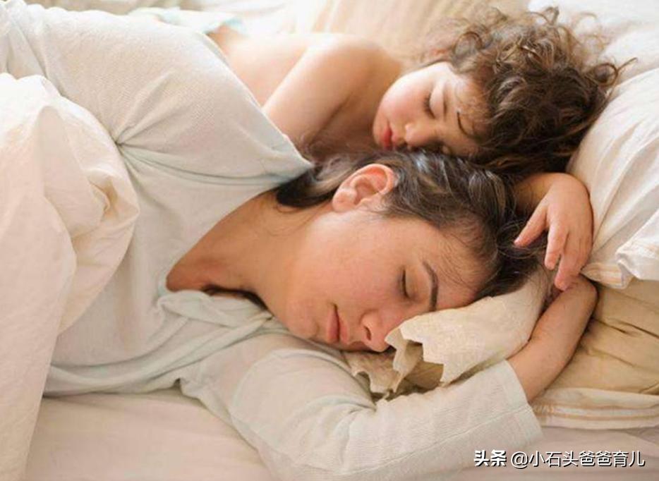 娃吓着了半夜惊醒大哭怎么处理,监控下宝宝做噩梦大哭惊醒