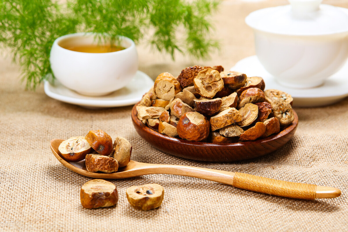 外阴瘙痒有清水样的液体排出来,外阴潮湿瘙痒白带黄中医如何调理