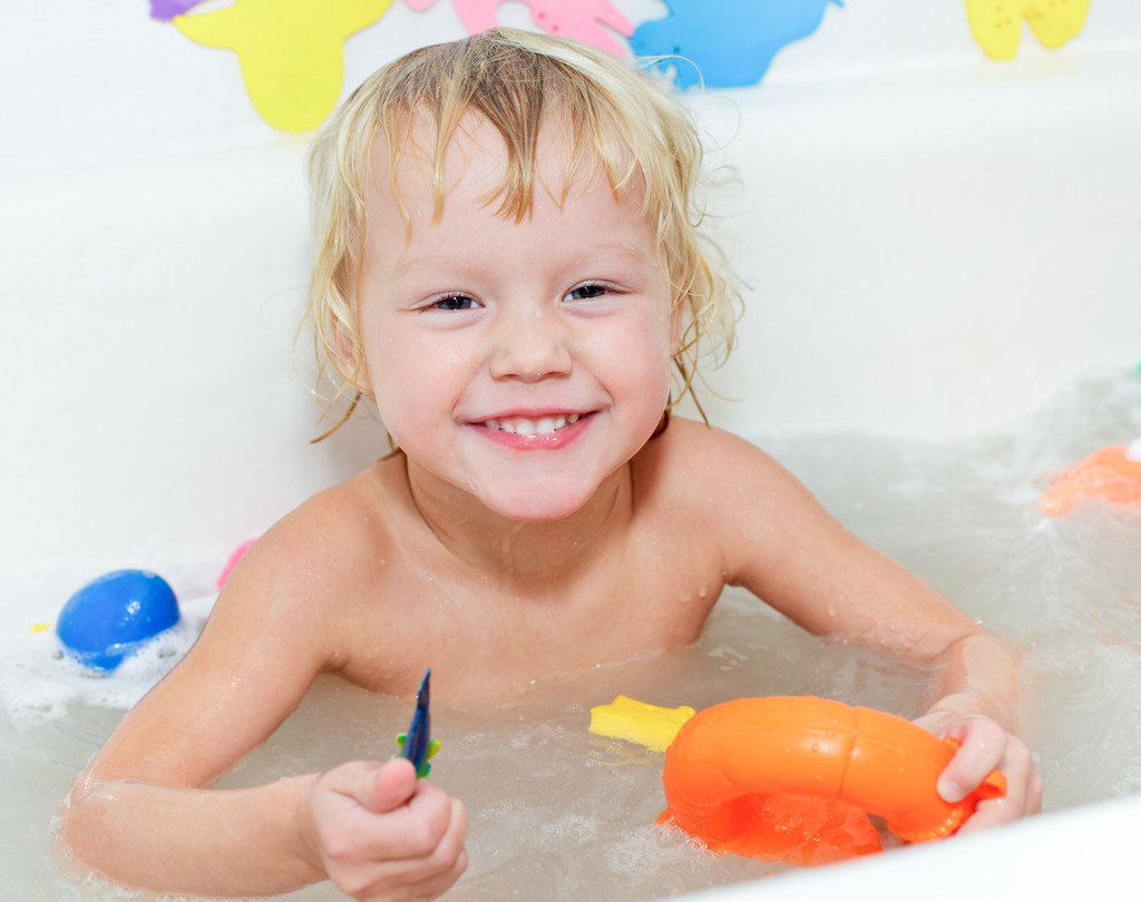 在家就能给宝宝做早教,洗澡教育幼儿