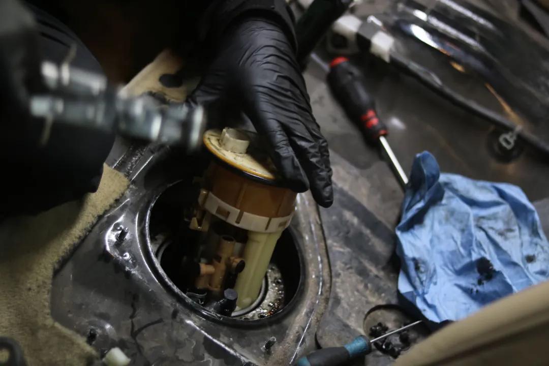 老车翻新：翻新05年残破的雷克萨斯LS430，百万老车，满血复活