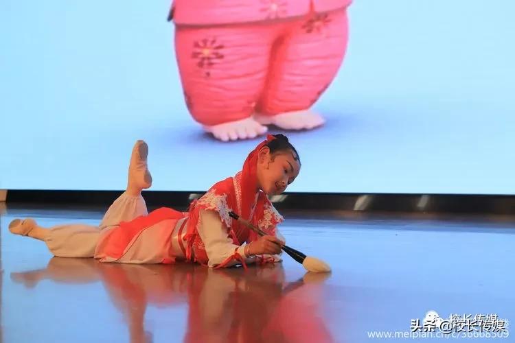 学校因足球而精彩,学校因学生而骄傲