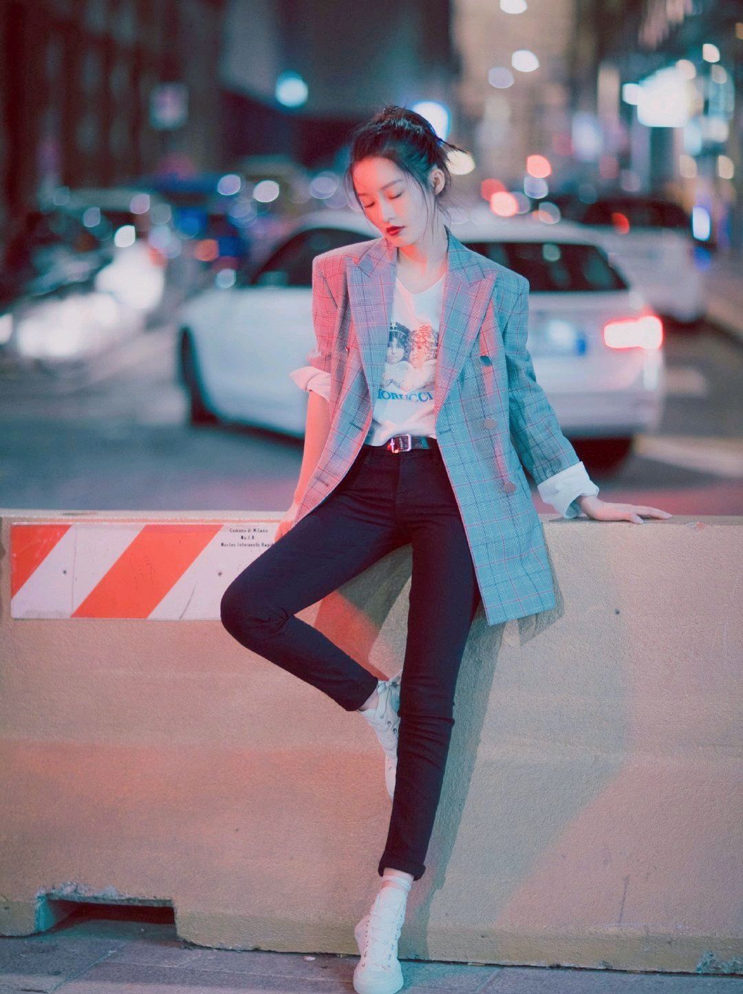 李沁的穿搭绿色西装,李沁穿黑色西装裙最新