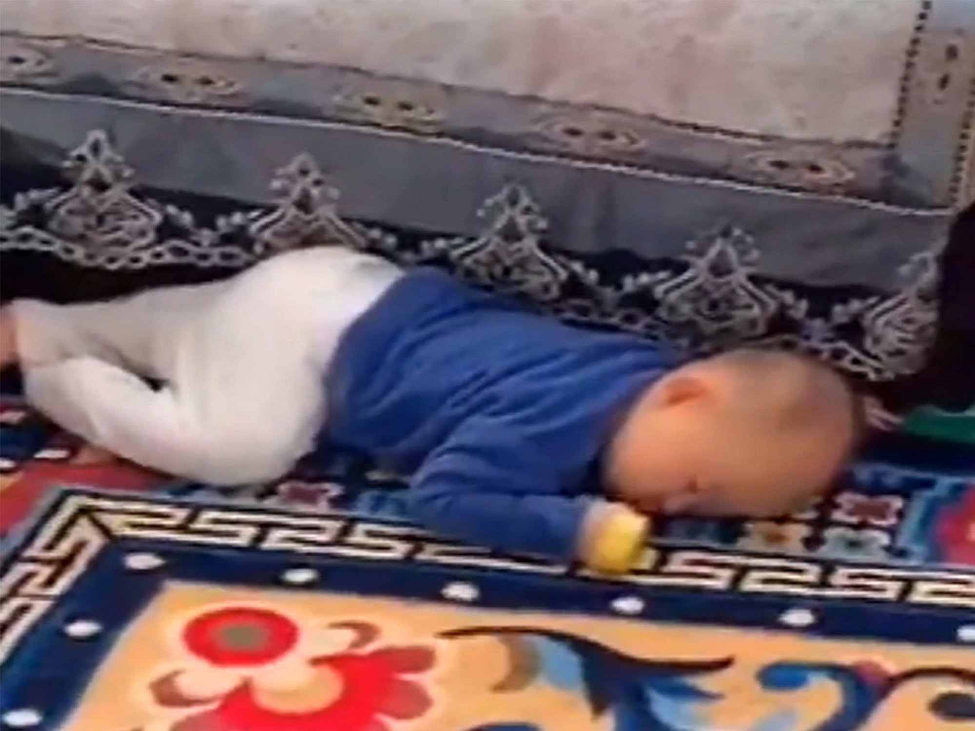 你公公帮你带过娃吗？宝妈上班后，看到这一幕气笑了