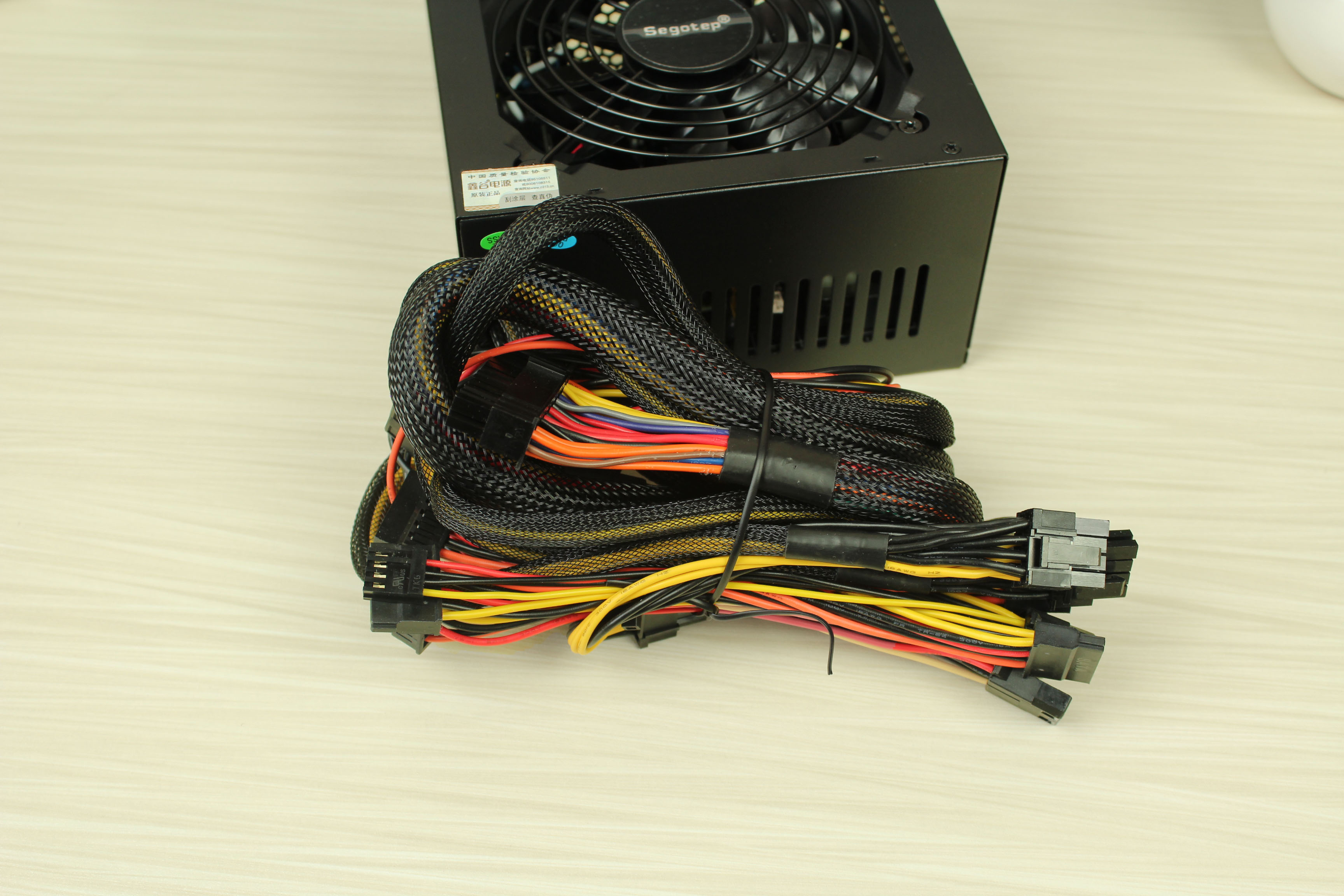 鑫谷gp700p黑金版和白金版的区别,鑫谷gp700p和原版区别