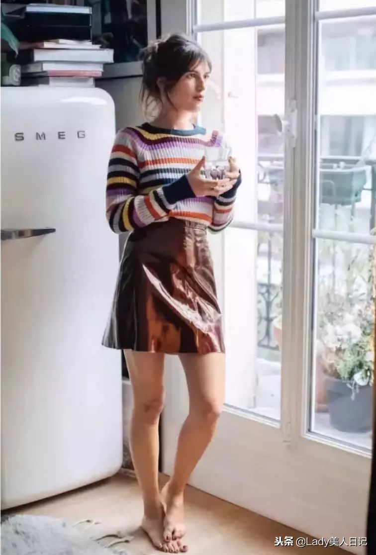 纯色毛衣看起来好甜啊！长裙+线衣实在是高级，美到骨子里去了