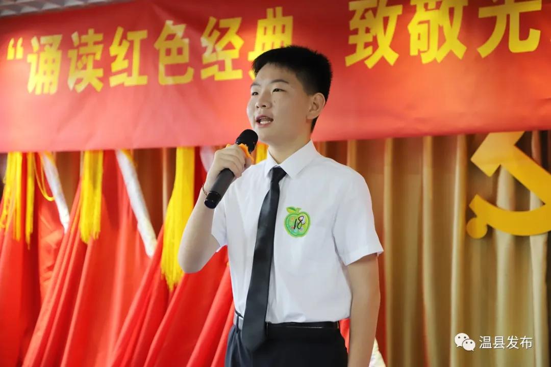 六岁孩子听感人朗诵,孩子朗读被感动