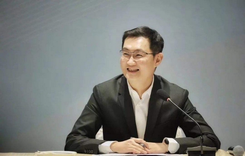 穿越火线cf历史演变,穿越火线十年前你还会选择cf吗