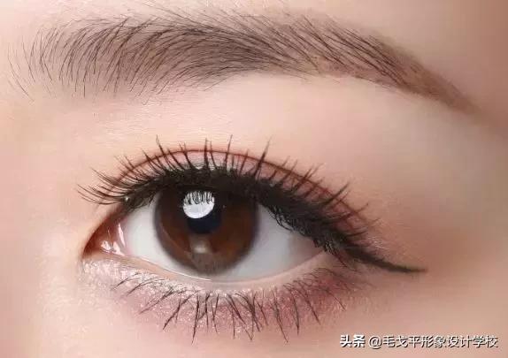 眼线一笔成型教学,眼线一画就成梯形