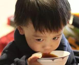 8岁孩子瘦成皮包骨了怎么办,八岁男孩瘦成皮包骨头图片