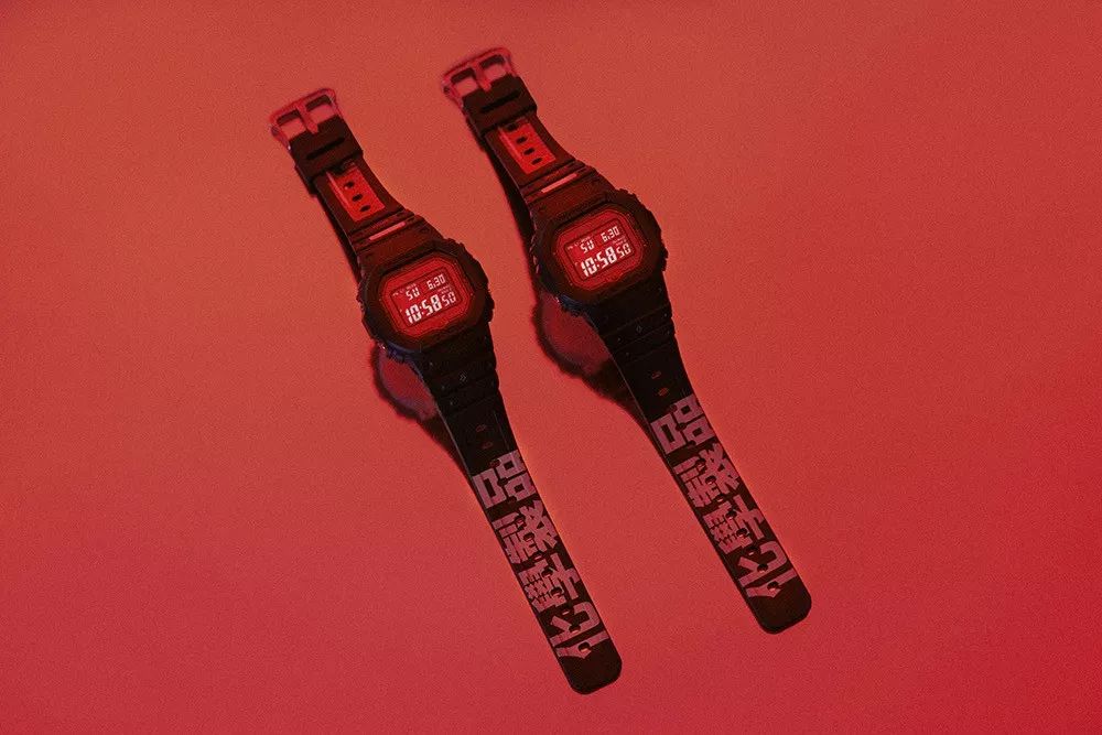 妖艳络腮胡Manny魅力无边！G-shockx化學製品方程式，也太酷了