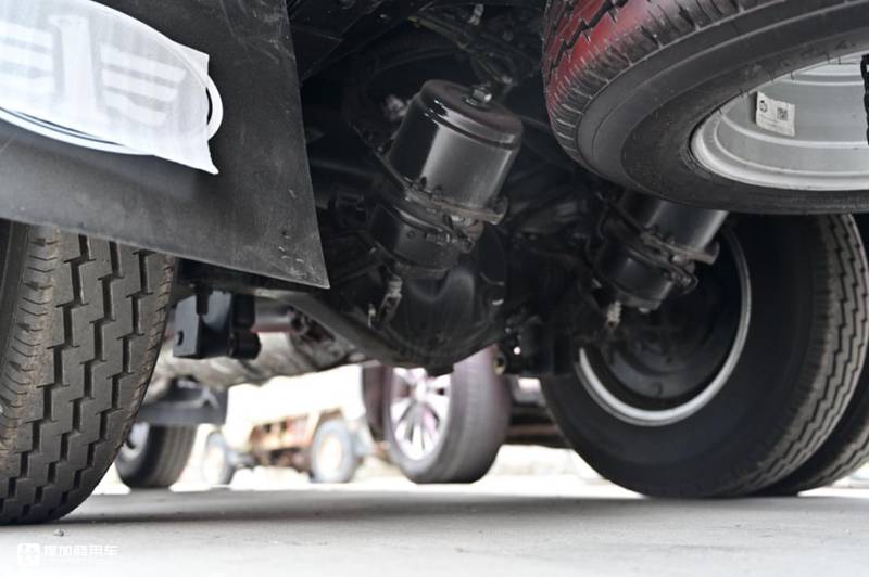 微卡车身轻卡的载重，窄体驾驶室内外都是亮点，这辆解放轻卡火了