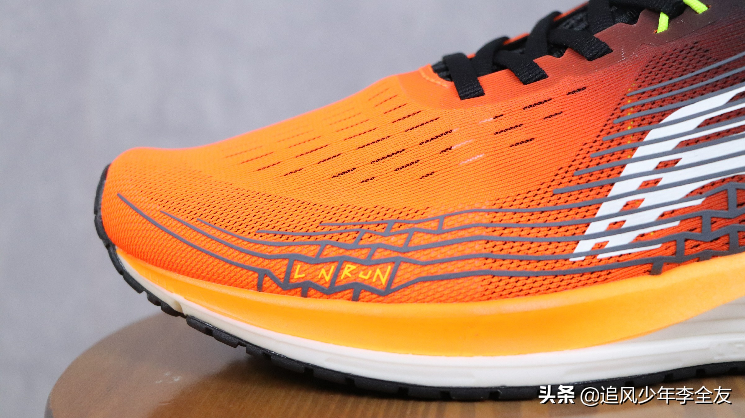 李宁冲云跑鞋和李宁赤兔4哪个好,李宁赤兔5pro在跑鞋中是什么档次