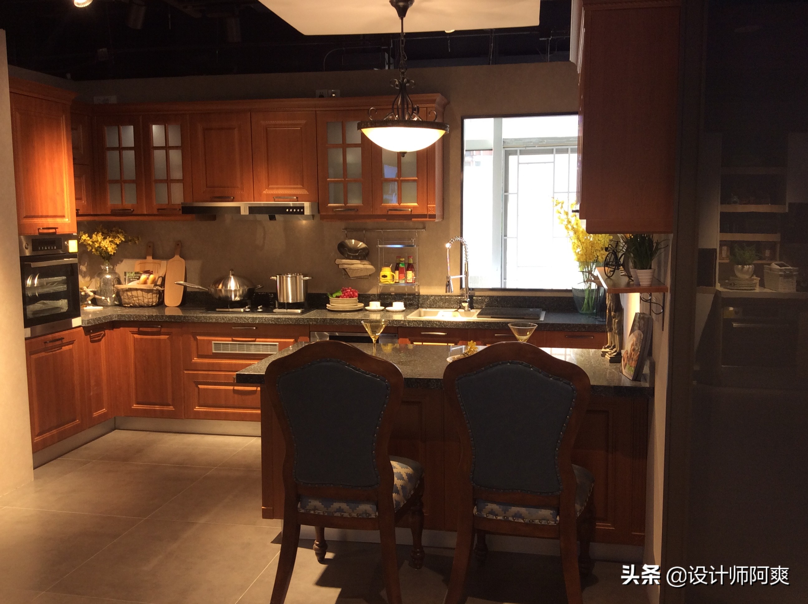 集成灶侧吸和顶吸油烟机哪个好,集成灶和侧吸油烟机